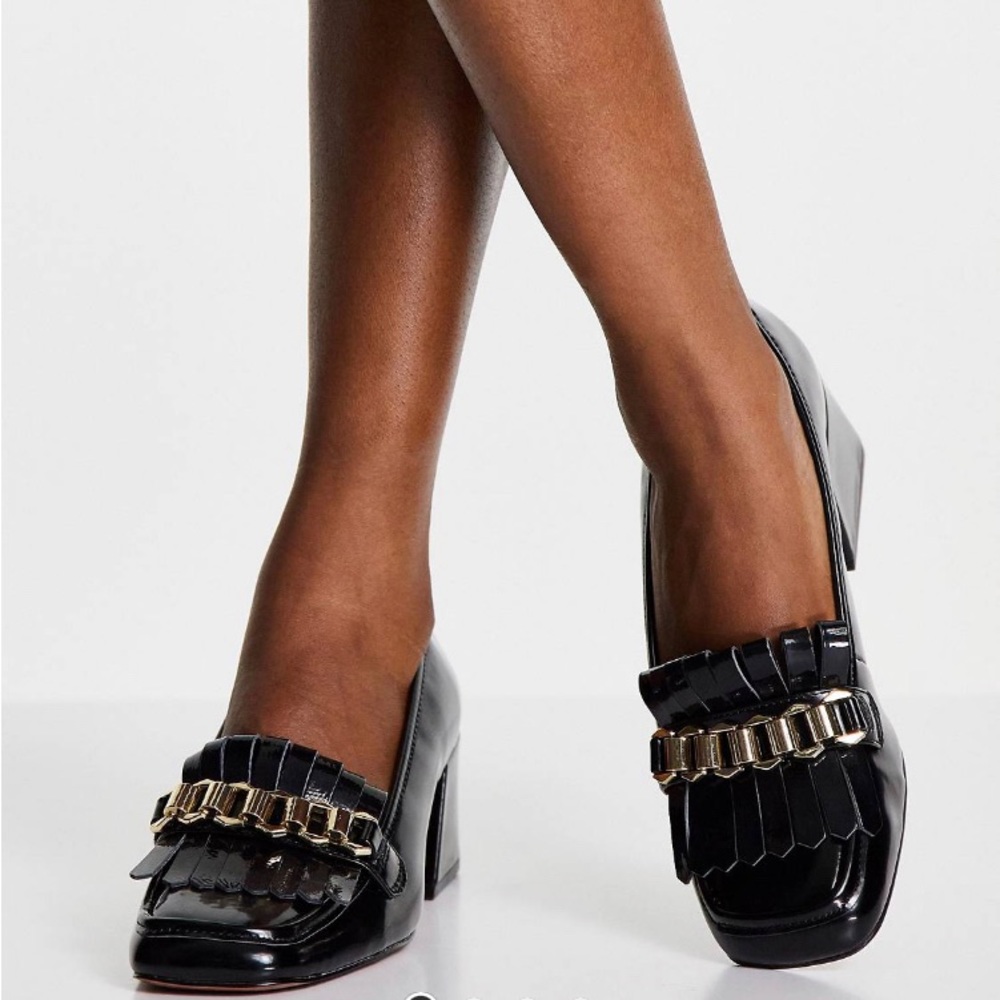 Mid heeled chain loafers